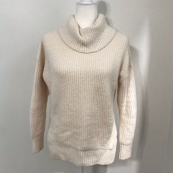 ⭐️ Slouchy Turtleneck Sweater ⭐️ - Picture 1 of 3